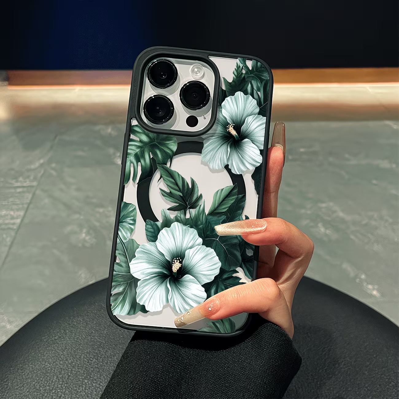 グリーンフローラルプリントのiPhoneケース iPhone - Apple Iphone 15 のレビューと価格
