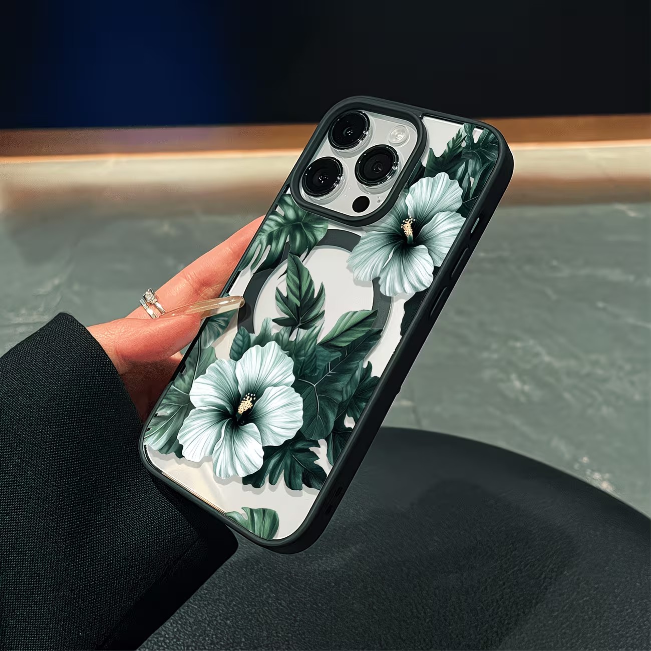 グリーンフローラルプリントのiPhoneケース iPhone - Apple Iphone 15 のレビューと価格